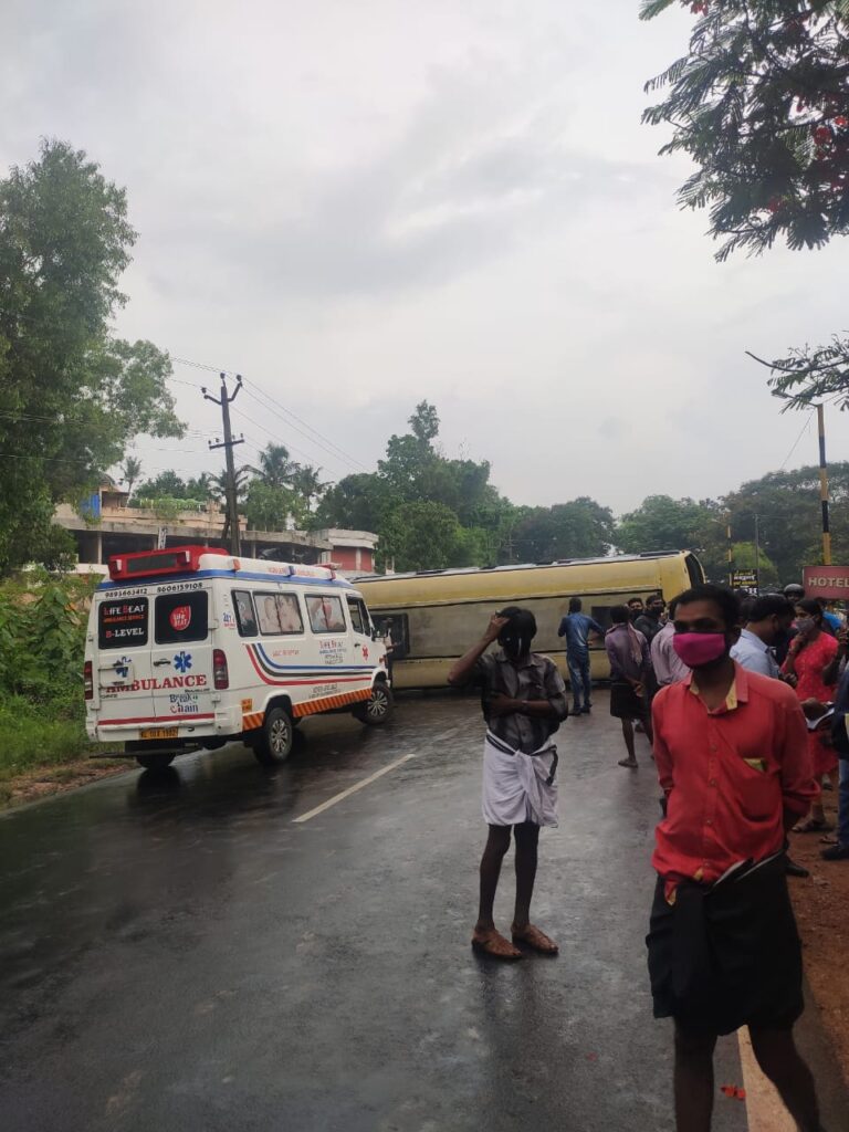 തിരുവനന്തപുരത്ത് കെഎസ്ആർടിസി ബസ് മറിഞ്ഞ് നിരവധി പേർക്ക് പരിക്ക്