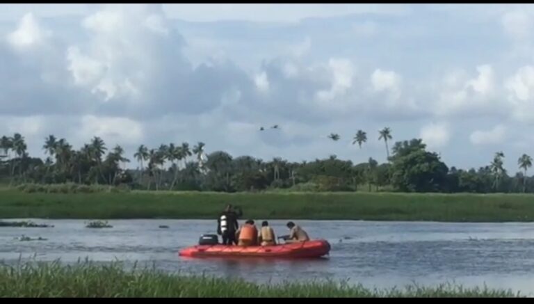 കോട്ടയം പള്ളത്ത് വള്ളം മറിഞ്ഞ്  കായലിൽ യുവാവിനെ കാണാതായി,തെരച്ചിൽ തുടരുന്നു