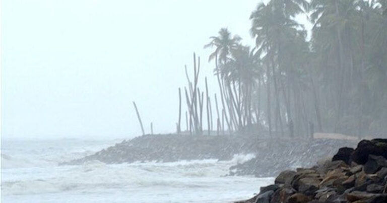 ടൗട്ടെ ചുഴലിക്കാറ്റ്; കേരള തീരത്ത് ഉയര്‍ന്ന തിരമാലയ്ക്ക് സാധ്യത