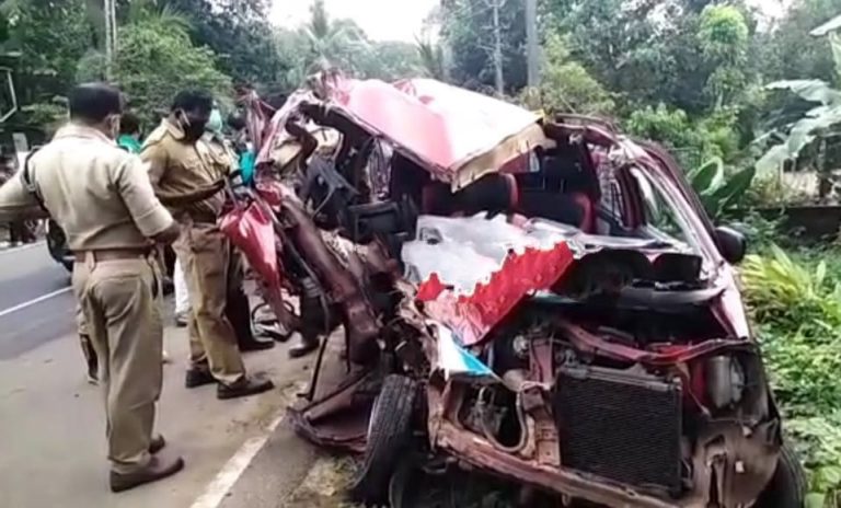 കോട്ടയം കറുകച്ചാലിൽ കാറും സ്വകാര്യബസും കൂട്ടിയിടിച്ച് 2 പേർ മരിച്ചു