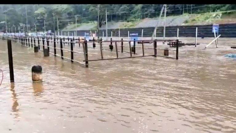 ശബരിമലയിൽ കനത്ത മഴ,പമ്പ കരകവിഞ്ഞു,പമ്പ ഡാമില്‍ ഓറഞ്ച് അലര്‍ട്ട്; ജാഗ്രത നിർദ്ദേശം