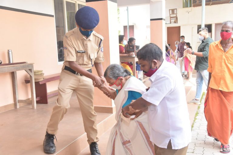 തൃക്കാക്കരയിൽ കനത്ത പോളിംഗ്; കള്ളവോട്ടിന് ശ്രമിച്ച ഒരാൾ പിടിയിൽ