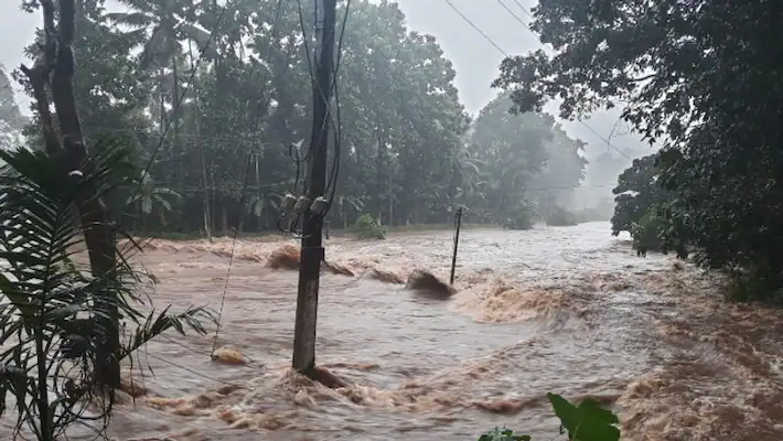 കണ്ണൂരിൽ മലവെള്ളപ്പാച്ചിൽ, ഒരു കുട്ടിയടക്കം രണ്ട് പേരെ കാണാതായി,അതീവ ജാഗ്രത