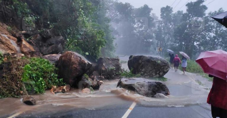 ഇടുക്കിയിലും കോട്ടയത്തും കനത്ത മഴ; വീടുകളിൽ വെള്ളംകയറി, രാത്രിയാത്ര നിരോധിച്ച് കളക്ടർ