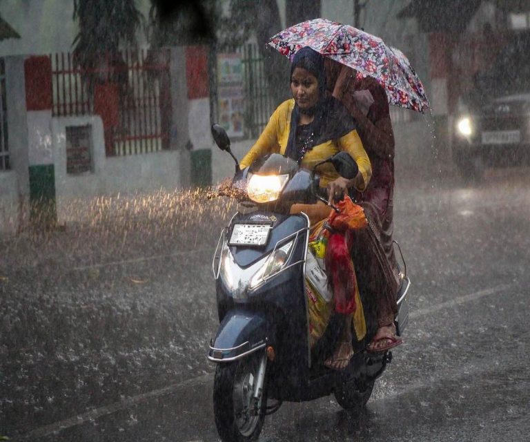 അടുത്ത മൂന്ന് മണിക്കൂറിൽ എല്ലാ ജില്ലകളിലും മഴയ്ക്ക് സാധ്യത, ജാഗ്രതാ നിർദ്ദേശം