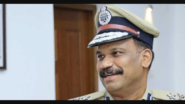 ഐജി പി.വിജയന് സസ്പെൻഷൻ,ട്രെയിൻ തീവയ്പ് കേസിലെ പ്രതിയുടെ യാത്രാവിവരങ്ങൾ ചോര്‍ന്നതായി കണ്ടെത്തല്‍