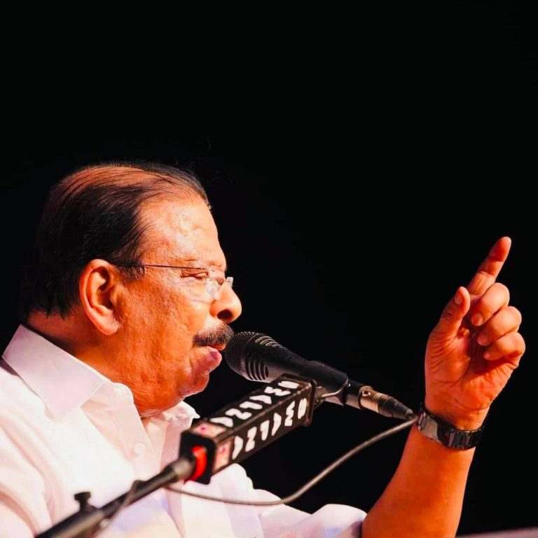 ‘നിങ്ങളിവിടെ കുറച്ചു നേരമെങ്കിലും ഇരിക്കണം’; ശാസനയുടെ സ്വരം മാറ്റി പ്രവർത്തകരോട് അഭ്യർത്ഥിച്ച് സുധാകരൻ