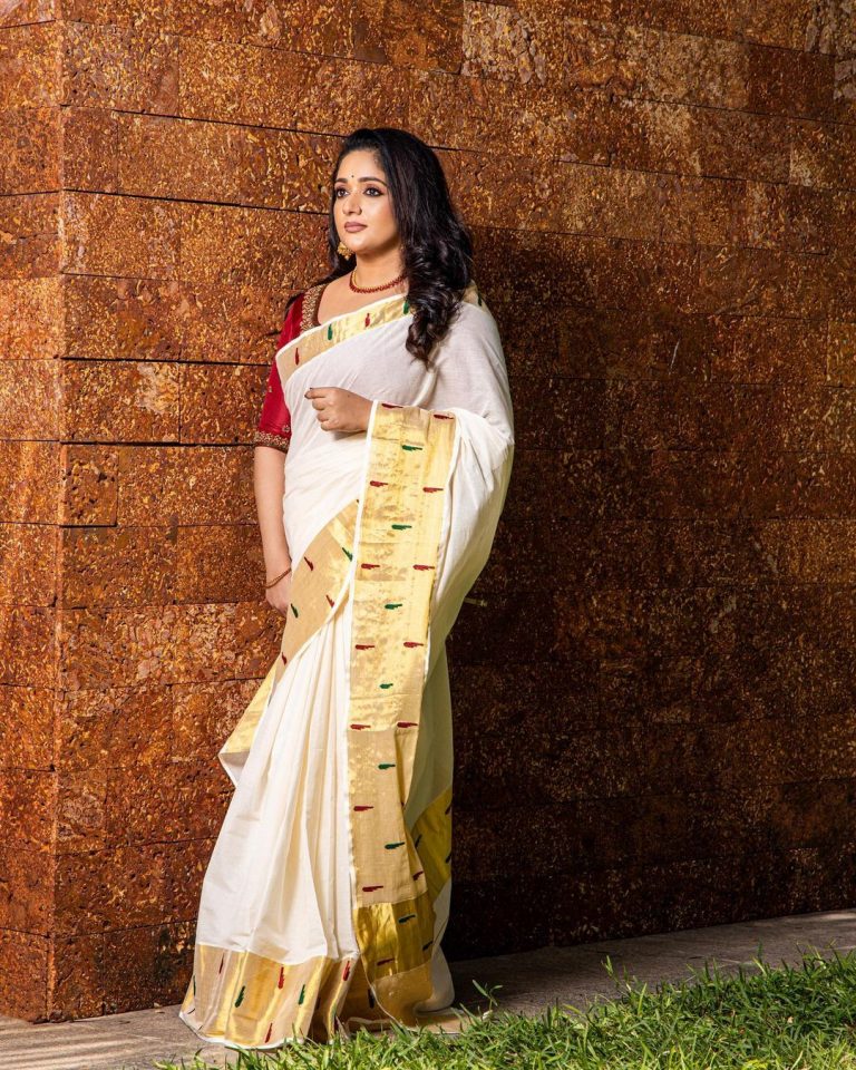 ചിങ്ങപ്പുലരിയില്‍ പുതിയ തുടക്കവുമായി കാവ്യ മാധവന്‍