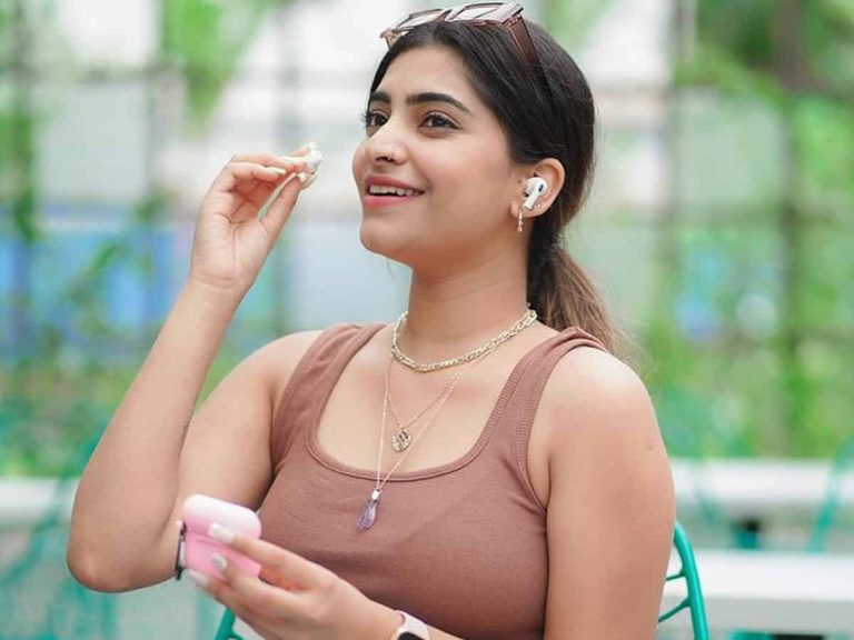 അയാള്‍ എന്നെ പിറകിലൂടെ കെട്ടിപ്പിടിച്ചു! പത്ത് മിനുറ്റ് മതി, മഞ്ജുവിന്റെ മകളാക്കാം; വെളിപ്പെടുത്തി മാളവിക