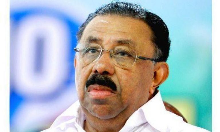 ‘സോളാ‍ർ കേസിൽ തുടരന്വേഷണം വേണ്ട’മുഖ്യമന്ത്രി രാജിവെയ്ക്കണം;മലക്കം മറിഞ്ഞ് യുഡിഎഫ്