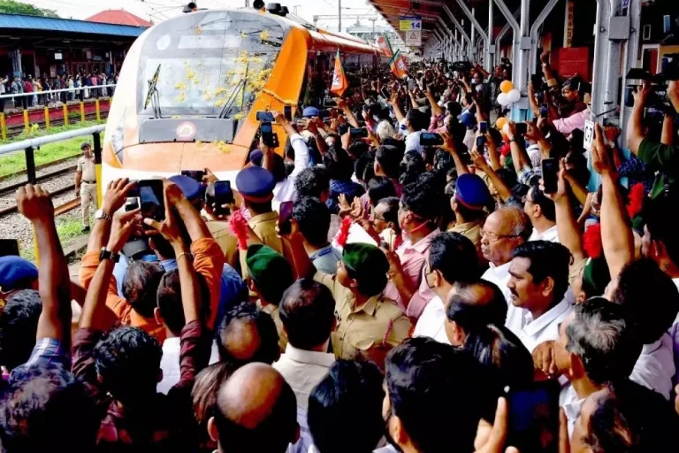 ‘വി.മുരളീധരന്റെ തെരഞ്ഞെടുപ്പ് പ്രചാരണ യാത്ര’വന്ദേഭാരത് ഉദ്ഘാടനത്തെ പരിഹസിച്ച് കെ.മുരളീധരന്‍