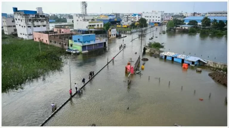 മിഷോങ് ചുഴലിക്കാറ്റ്‌  🌀തമിഴ്‌നാട്ടില്‍ കനത്ത മഴയില്‍ രണ്ട് മരണം, വന്‍ നാശനഷ്ടം