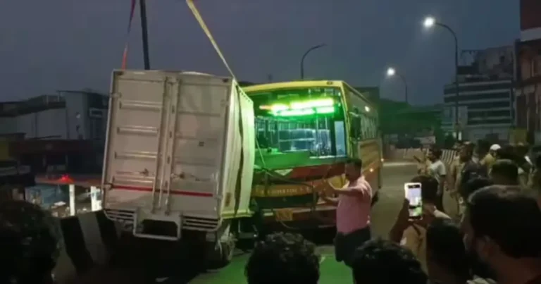 എടപ്പാള്‍ മേല്‍പ്പാലത്തില്‍ അപകടം;പിക്ക്അപ്പ് വാൻ ഡ്രൈവര്‍ മരിച്ചു