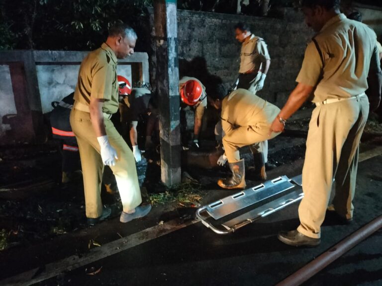 നിയന്ത്രണം വിട്ട് ബൈക്ക് ഇലക്ട്രിക് പോസ്റ്റിൽ ഇടിച്ചു,തീപിടിച്ചു; യാത്രക്കാരായ രണ്ട് യുവാക്കളും മരിച്ചു