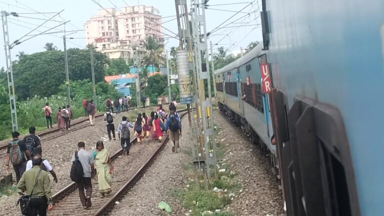 അപകടം വിളിപ്പാടകലെ, വേണാടിൽ ഔട്ടറിൽ ചാടുന്നവരുടെ എണ്ണത്തിൽ ദിനംപ്രതി വർദ്ധനവ്