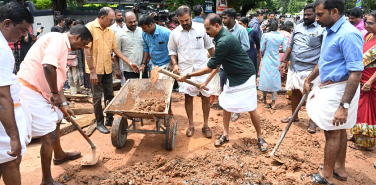 പൈപ്പിനുള്ള കുഴി ബിജെപി കൗൺസിലർമാർ മണ്ണിട്ടുമൂടി;ജോലികൾ തീരാൻ വീണ്ടും വൈകും: മേയർ