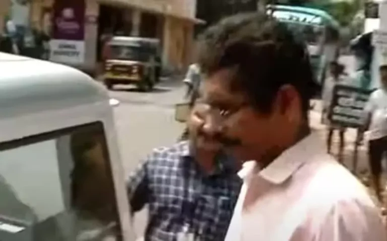 തൃശ്ശൂരിൽ കൈക്കൂലി വാങ്ങുന്നതിനിടെ വില്ലേജ് ഫീൽഡ് അസിസ്റ്റന്റ് വിജിലൻസ് പിടിയില്‍