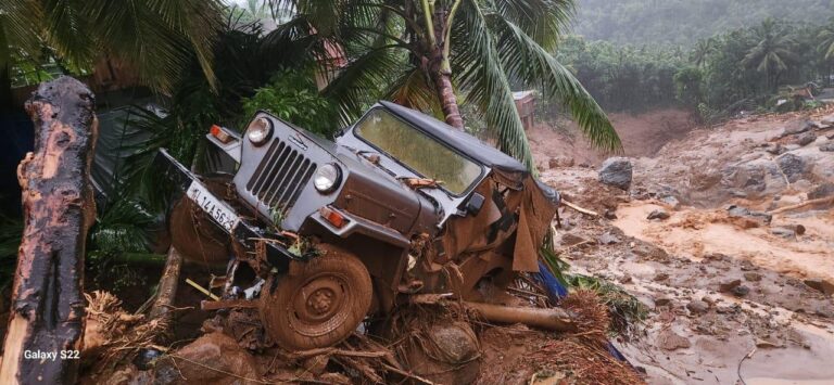 കോഴിക്കോട്ട് കനത്ത മഴ; താമരശ്ശേരി ചുരത്തിൽ മണ്ണിടിച്ചിൽ, ഒറ്റപ്പെട്ട് മലയോരമേഖലകൾ