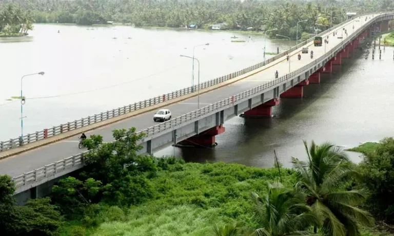 യാത്രക്കാര്‍ ശ്രദ്ധിയ്ക്കുക, അറ്റകുറ്റപ്പണികൾക്കായി കുണ്ടന്നൂർ തേവര പാലം ഇന്ന് രാത്രി അടയ്ക്കും