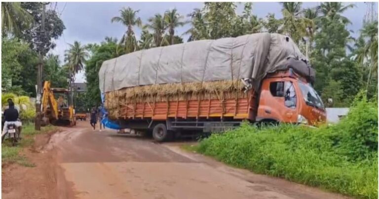 ഗൂഗിൾ മാപ്പ് നോക്കി ലോഡുമായി ലോറിയുടെ യാത്ര, എടത്താനാട്ടുകര വരെ പൊളി;പിന്നീട് നടന്നത്‌