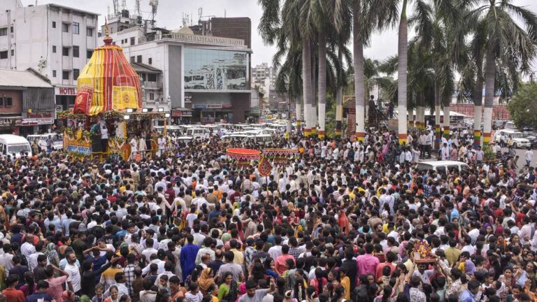 പുരി ജഗന്നാഥക്ഷേത്ര രഥയാത്ര; തിക്കിലും തിരക്കിലും നിരവധി പേര്‍ക്ക് പരിക്കേറ്റതായി റിപ്പോര്‍ട്ട്