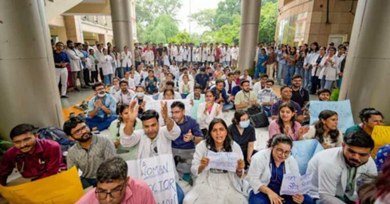 മൃതദേഹത്തില്‍ നിന്ന്  ലഭിച്ചത് 150 മില്ലി ഗ്രാം ബീജം; ഡോക്ടർ കൂട്ടബലാത്സം​ഗത്തിനിരയായെന്നാരോപിച്ച് കുടുംബം