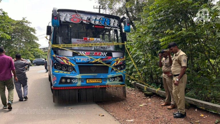 കളമശ്ശേരിയിൽ സ്വകാര്യ ബസിൽ കണ്ടക്ടറെ കുത്തി കൊലപ്പെടുത്തി