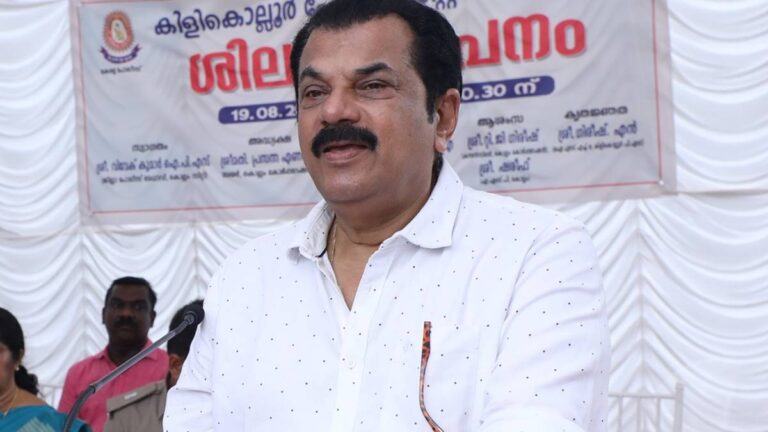 '13 വർഷം മുൻപ് നക്ഷത്ര ഹോട്ടലിൽ വെച്ച് മോശമായി പെരുമാറി'; മുകേഷിനെതിരെ വടക്കാഞ്ചേരിയിലും കേസ്