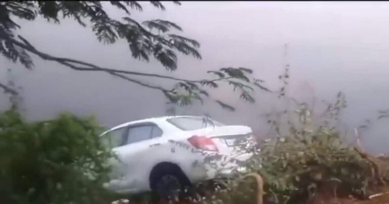 കാർ തലകീഴായി തടാകത്തിലേക്ക് മറിഞ്ഞ് അപകടം; അഞ്ച് പേർ മരിച്ചു, ഒരാൾ രക്ഷപ്പെട്ടു