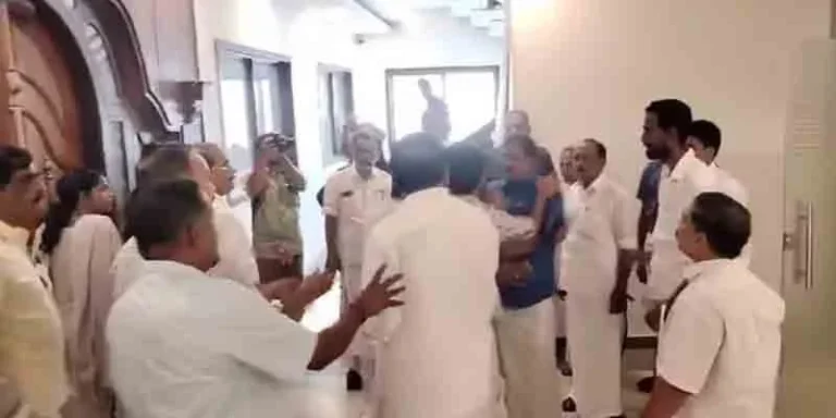 മാടായി കോളേജ് നിയമനവിവാദത്തില്‍ തെരുവില്‍ ഏറ്റുമുട്ടി കോണ്‍ഗ്രസ് പ്രവര്‍ത്തകര്‍; പയ്യന്നൂരിലും പഴയങ്ങാടിയിലും സംഘര്‍ഷം