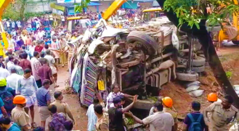 പാലക്കാട്‌ അപകടത്തിന് കാരണം മറ്റൊരു ലോറി; സിമന്‍റ് കയറ്റി വന്ന ലോറിയിൽ മറ്റൊരു ലോറി ഇടിച്ചുവെന്ന് ആർടിഒ