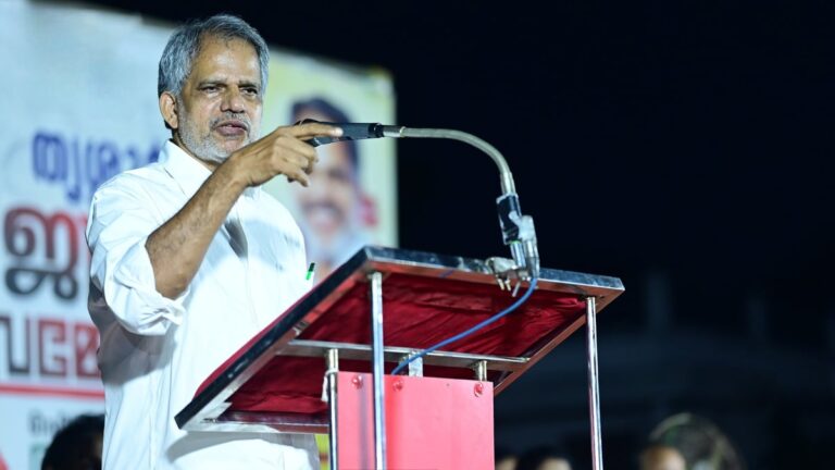 എന്തിനാ കാറില്‍ പോകുന്നത്? നടന്നുപോയാല്‍പ്പോരേ? റോഡില്‍ സ്‌റ്റേജ് കെട്ടിയതിനെ ന്യായീകരിച്ച് എ വിജയരാഘവന്‍