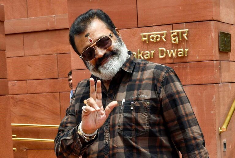 ‘എംപി എന്ന നിലയിൽ കിട്ടിയ ശമ്പളവും പെൻഷനും, നയാപൈസ കൈകൊണ്ട് തൊട്ടിട്ടില്ല;ആർക്കും പരിശോധിക്കാം: സുരേഷ് ഗോപി