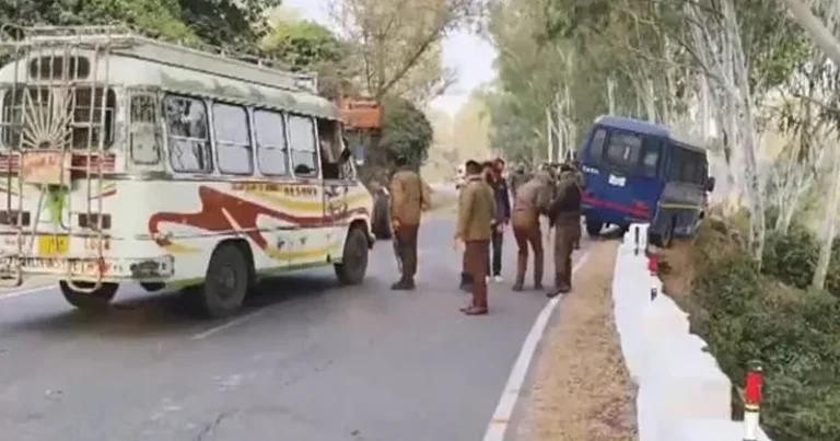 കശ്മീരിൽ വെടിവയ്പ്പ്; രണ്ട് പോലീസുകാർ വെടിയേറ്റ് മരിച്ചു