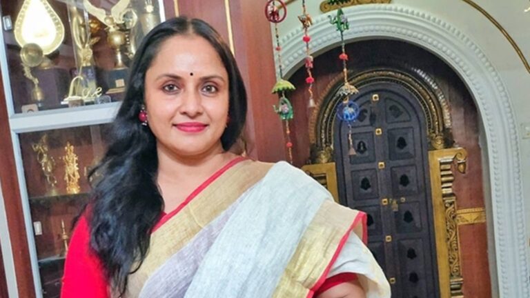‘എത്ര ശ്രദ്ധയോടെ ഇരുന്നാലും ചതിയിൽ വീഴാം’ ആരെയും വിശ്വസിക്കാൻ കഴിയില്ലെന്ന് നിഷ സാരംഗ്