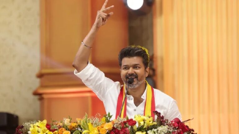 മാസത്തിലൊരിക്കൽ മണ്ഡലത്തിൽ നേരിട്ടെത്തും!വോട്ടര്‍മാര്‍ക്ക് ‘ഓഫര്‍’ നല്‍കി വിജയ്‌;  കൈയ്യടിച്ച് പാസ്സാക്കി പ്രവർത്തകർ