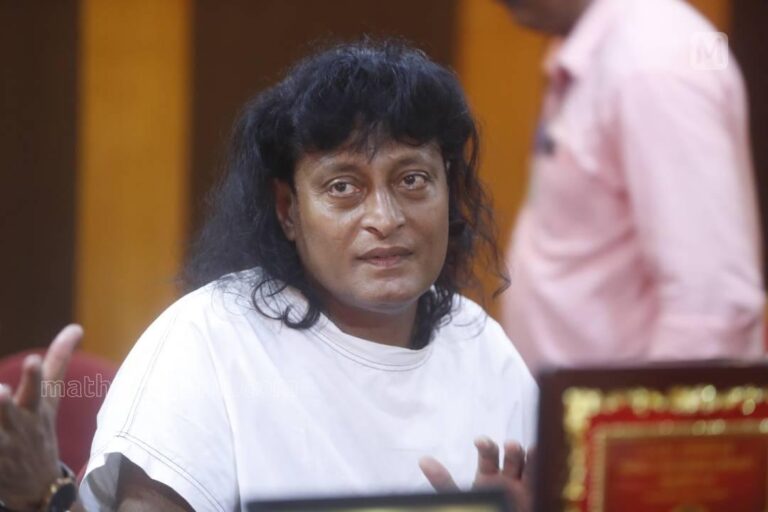 ‘എന്തിനാണ് ഇയാള്‍ ഇങ്ങനെയൊക്കെ കാണിക്കുന്നത്? ദ്വയാര്‍ഥമാണെന്ന് മനസ്സിലാകുമല്ലോ? ഹണി റോസിന്റെ മാന്യത കൊണ്ടാണ് ആ ചടങ്ങില്‍വെച്ച് പ്രതികരിക്കാതിരുന്നത്’ വിമർശിച്ച് ഹൈക്കോടതി
