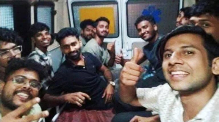 ഡി-സോൺ കലോത്സവ സംഘര്‍ഷം: ആംബുലന്‍സിനുള്ളില്‍ കെ.എസ്.യു പ്രവര്‍ത്തകരുടെ ‘സെല്‍ഫി’ വിവാദം കത്തുന്നു