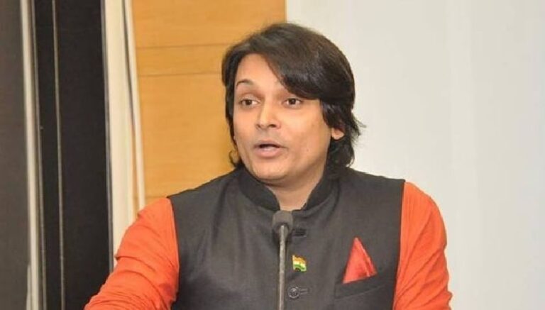 ‘തന്ത്രിയെ ബലിയാടാക്കി മറ്റാരെയെങ്കിലും രക്ഷപെടുത്താനാകുമെന്ന് വിചാരിച്ച് ചെയുന്നതാണോ’കോടതിയും സ്വാമി അയ്യപ്പനും തീരുമാനിക്കട്ടെ’; പ്രതികരിച്ച് രാഹുൽ ഈശ്വർ