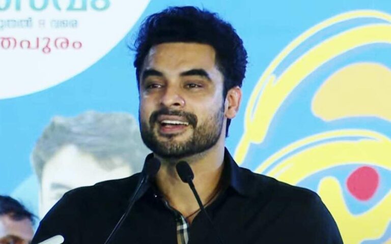 അഞ്ചാറുവർഷംകൊണ്ട് ഇന്ത്യയ്ക്കുണ്ടായത് പുരോഗതിയോ അധോഗതിയോ എന്ന്‌ സംശയമുണ്ട്‌;ആഞ്ഞടിച്ച്‌ ടൊവിനോ തോമസ്
