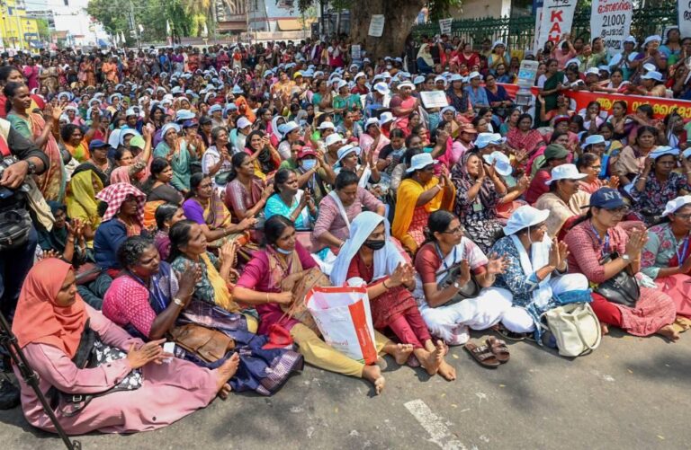 ആശ വര്‍ക്കര്‍മാരുടെ ഒരാവശ്യം കൂടി അംഗീകരിച്ച് സര്‍ക്കാര്‍; ഓണറേറിയം നല്‍കുന്നതിനുള്ള മാനദണ്ഡങ്ങള്‍ പിന്‍വലിച്ച് സര്‍ക്കാര്‍ ഉത്തരവിറക്കി