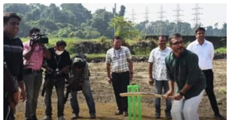 ‘അന്ന് കൊച്ചിയുടെ മാലിന്യമല, ബ്രഹ്മപുരത്ത് ഇപ്പോൾ ക്രിക്കറ്റ് കളിക്കാം’; മേയർക്കും എംഎൽഎക്കുമൊപ്പം ബാറ്റെടുത്ത് മന്ത്രി
