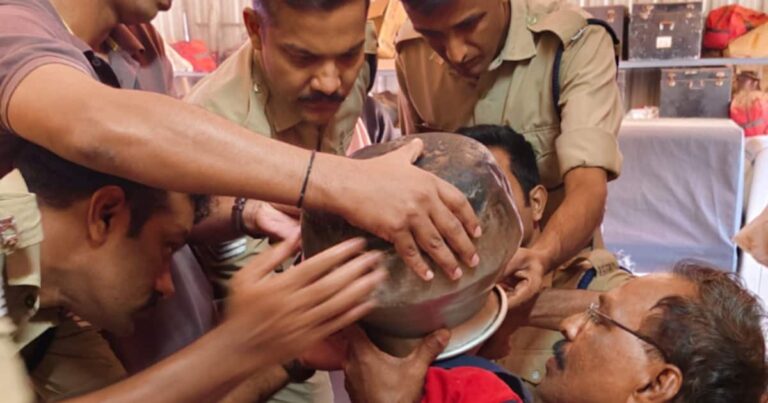 അടുക്കളയിൽ കളിക്കുന്നതിനിടെ രണ്ടുവയസുകാരന്റെ തലയിൽ  പാത്രം കുടുങ്ങി; മുറിച്ചുമാറ്റി ഫയര്‍ഫോഴ്‌സ്