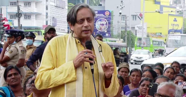 ‘താൻ ഒറ്റയ്ക്ക്, ആരും നടക്കാത്ത വഴിയിലൂടെ നടക്കുന്നു; സുധാകരനെ മാറ്റേണ്ടെന്ന് ശശി തരൂർ; ക്രൗഡ് പുള്ളറെന്ന്‌ സാദിഖലി തങ്ങൾ