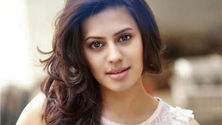 നടിയുടെ സ്വർണക്കടത്ത് നിര്‍ണ്ണായക വഴിത്തിരിവിലേക്ക്‌; രണ്ടുകോടിയുടെ ആഭരണങ്ങൾ വാങ്ങിയത് രാഷ്ട്രീയനേതാവിന്റെ നിർദേശപ്രകാരം? മുള്‍മുനയില്‍ കര്‍ണാടക രാഷ്ട്രീയം