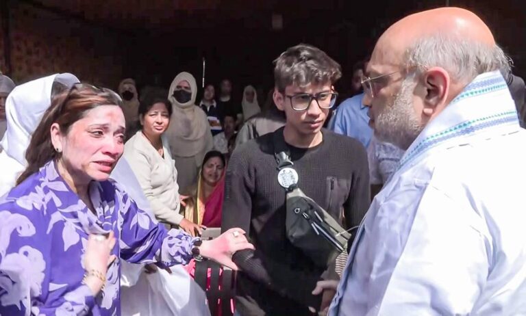 പാകിസ്താനികളെ കണ്ടെത്തി നാടുകടത്തുക; മുഖ്യമന്ത്രിമാര്‍ക്ക് നിര്‍ദേശം നല്‍കി അമിത് ഷാ