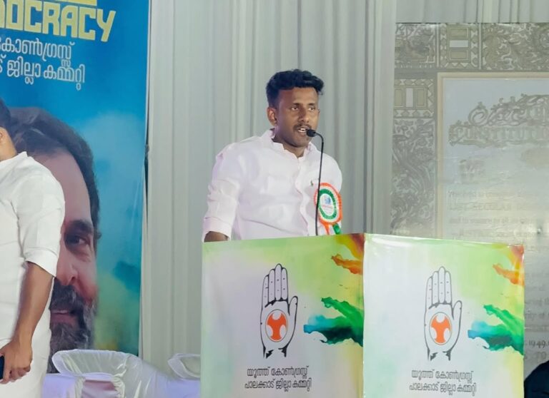 യൂത്ത് കോൺഗ്രസ് നേതാവിന്റെ വീട്ടിൽ ജിഎസ്ടി എൻഫോഴ്സ്മെന്റ് പരിശോധന;ഫയൽ പിടിച്ചുവാങ്ങി പുറത്തേക്കോടി അനിയൻ