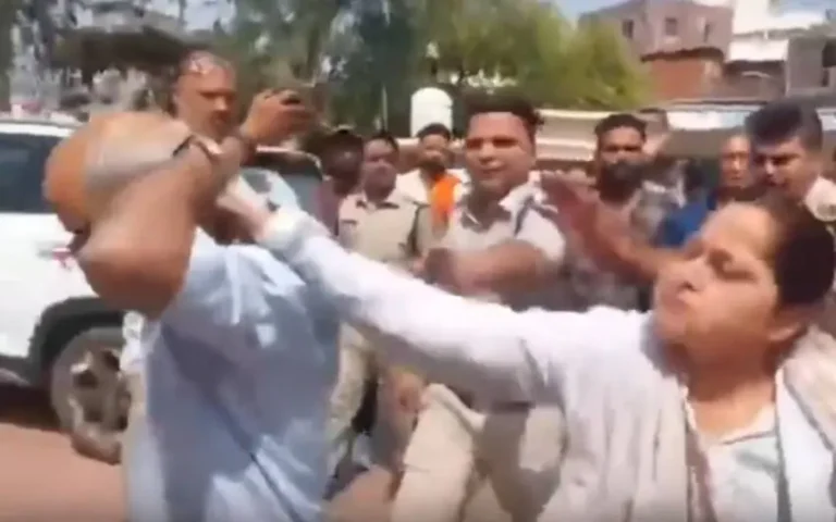 മലയാളി ക്രൈസ്തവ പുരോഹിതരെ പൊലീസിന് മുന്നിലിട്ട് മര്‍ദിച്ച സംഭവം:  നിര്‍ബന്ധിത മത പരിവര്‍ത്തനം നടക്കുന്നുവെന്ന് ആരോപിച്ചു വിശ്വ ഹിന്ദു പരിഷത്ത്