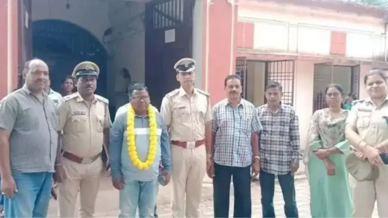ഓസ്ട്രേലിയന്‍ സുവിശേഷകന്‍ ഗ്രഹാം സ്റ്റെയിന്‍സിനെയും മക്കളെയും ജീവനോടെ ചുട്ടുകൊന്ന കേസ്: പ്രതി ഹെംബ്രാമിന് ശിക്ഷായിളവ് നല്‍കി വിട്ടയച്ചു ഒഡീഷ സര്‍ക്കാര്‍; മോചനത്തെ സ്വാഗതം ചെയ്തു വിഎച്ച്പി