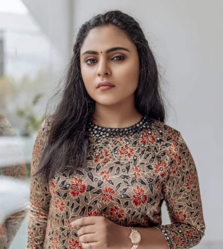 ഷൈനിന്റെ മോശംപെരുമാറ്റം: അങ്ങനൊരു സംഭവേ അറിഞ്ഞില്ലെന്ന് സംവിധായകൻ, അന്നേ പറഞ്ഞിരുന്നുവെന്ന് വിൻസി